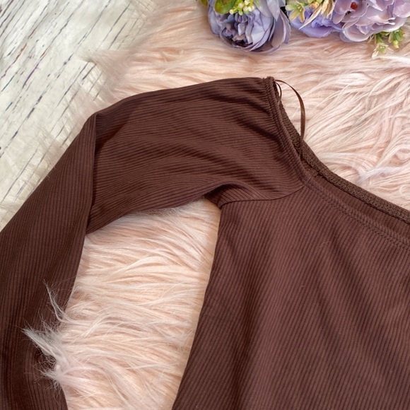 Naked Wardrobe Brown Ribbed Crop Long Sleeve Slit Top sz M - Picture 2 of 9